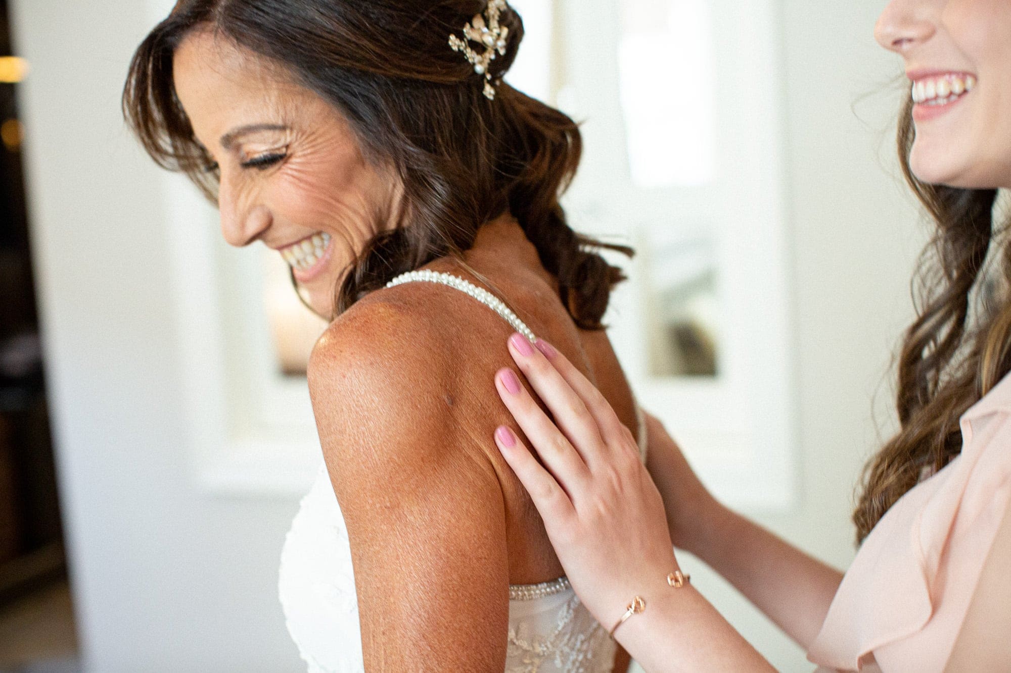 Bride and her daughter getting ready at Hotel Yountville